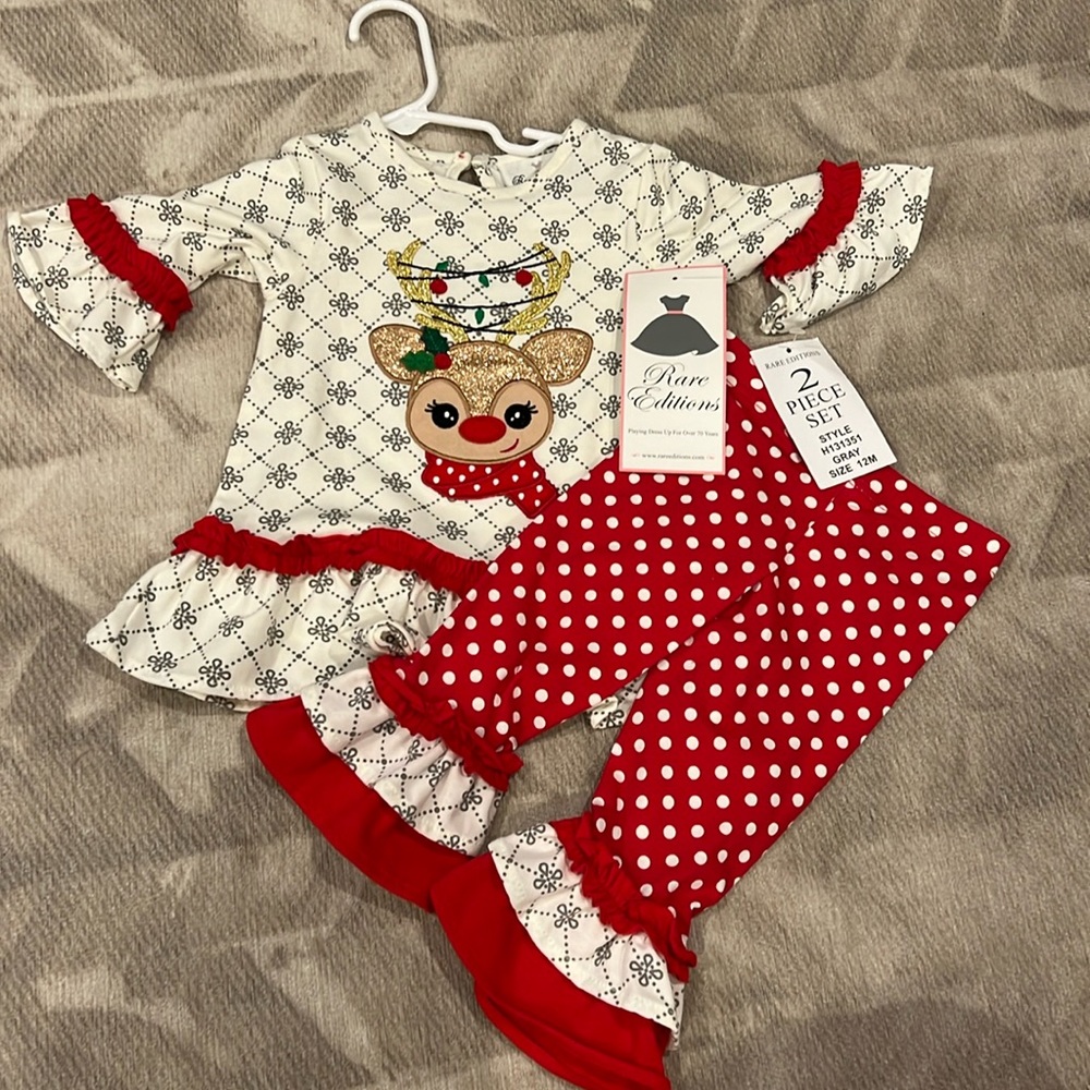 Rare Editions 2 pc Christmas holiday reindeer set NWT. Offers welcomed!